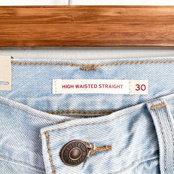 Levi's, light wash high waisted tapered straight relaxed fit sz 30 - Picture 6 of 11